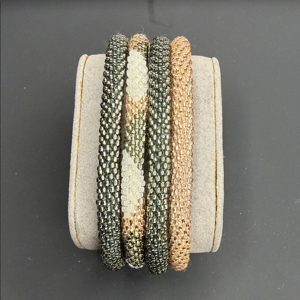 Sashka Co. Set of 4 Elegant Hand Beaded Bracelet Set in Light Pink and Gunmetal